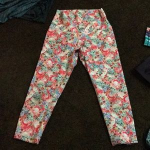 Flowered lululemon crop LIKE NEW